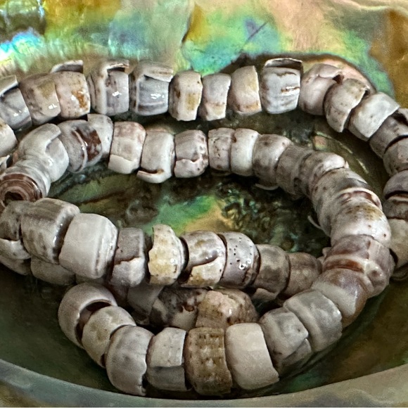 Chunky Masculine Puka - Picture 10 of 11